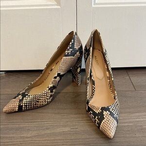 Aldo Women's Black and Tan Snakeskin Python Heels Closed toed pumps - 8